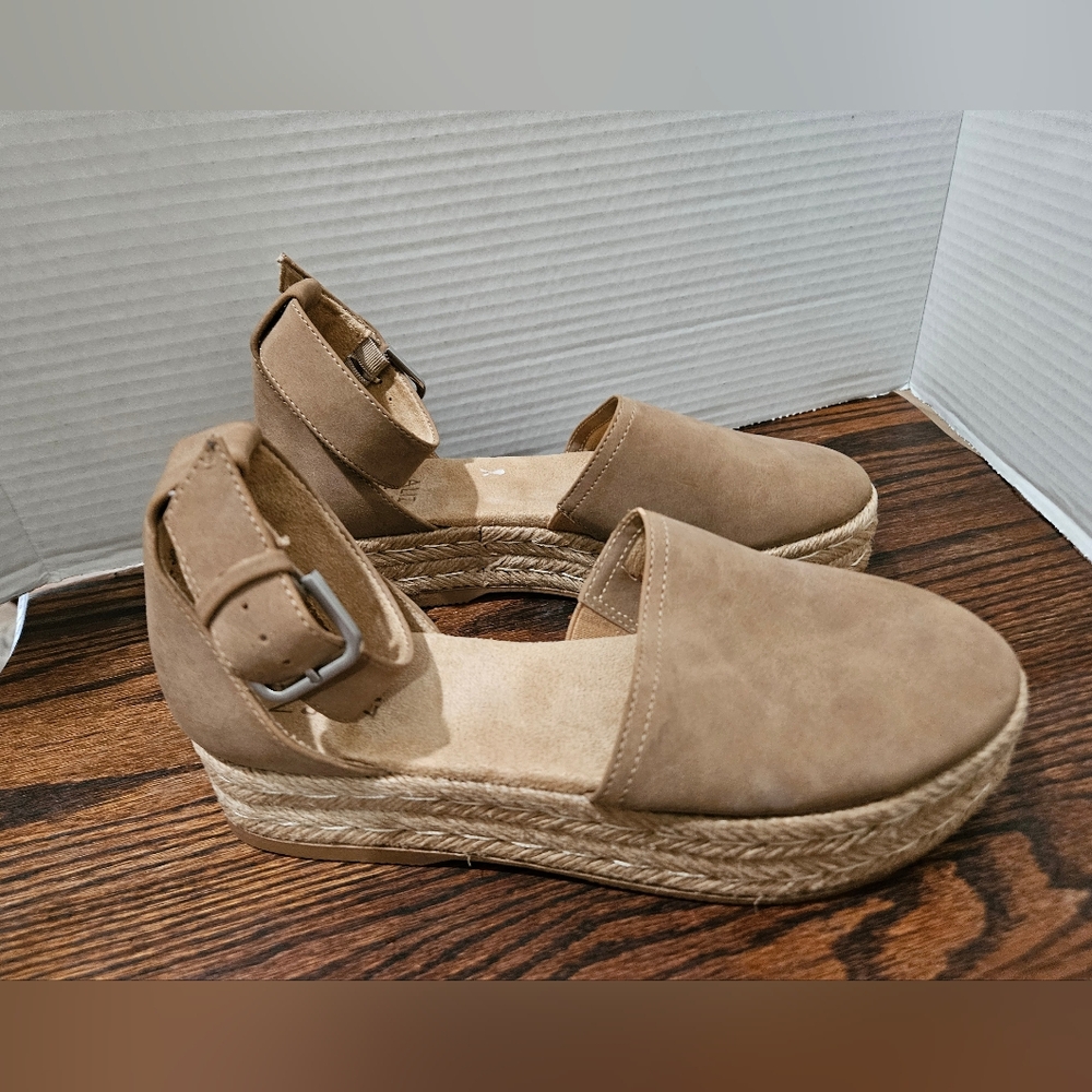 Naturalizer Espadrillas Size 6. (4) - Picture 2 of 6